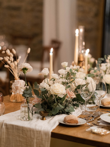 table d'honneur mariage, décoration mariage fleurs plan de table
